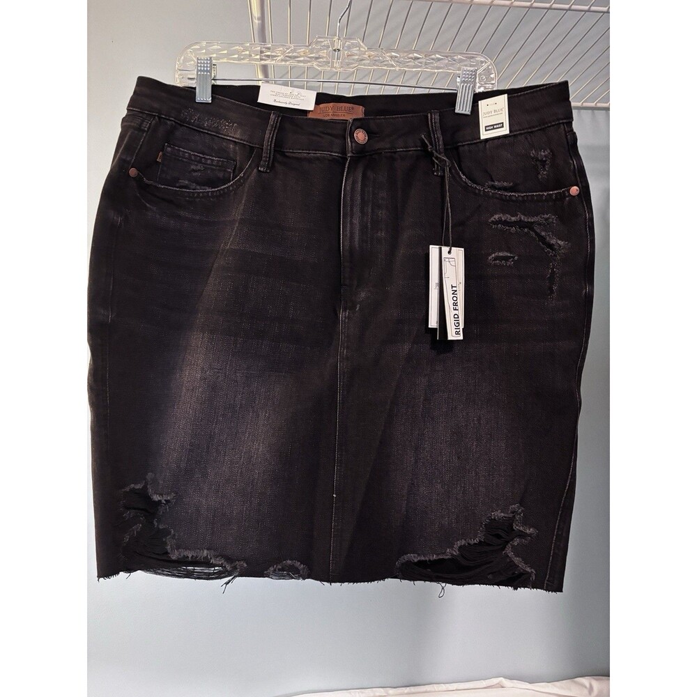 Judy Blue NWT Hi-Rise Rigid Front Stretch Black Skirt plus size 2X Distressed